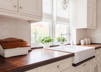 Hur man behandlar en bänkskiva i ek