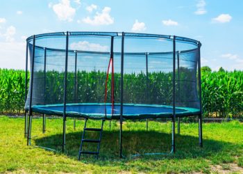 Nu är det snart dags att plocka in studsmattan